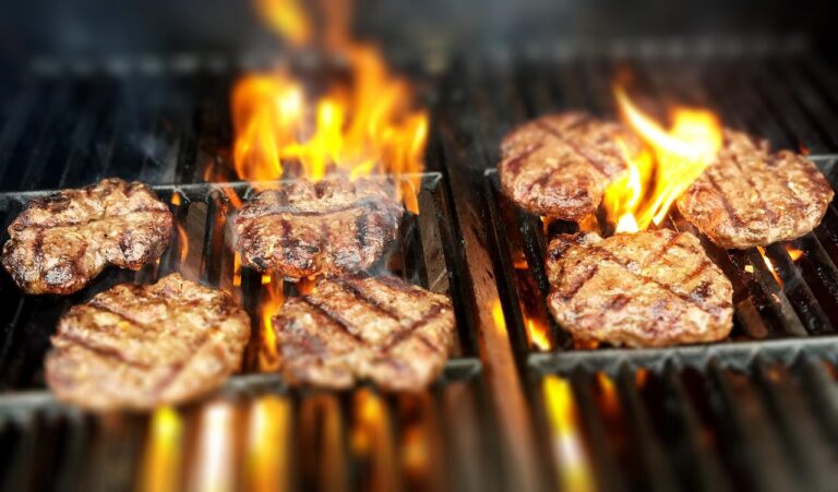 burgers, fire, grill-1839090.jpg